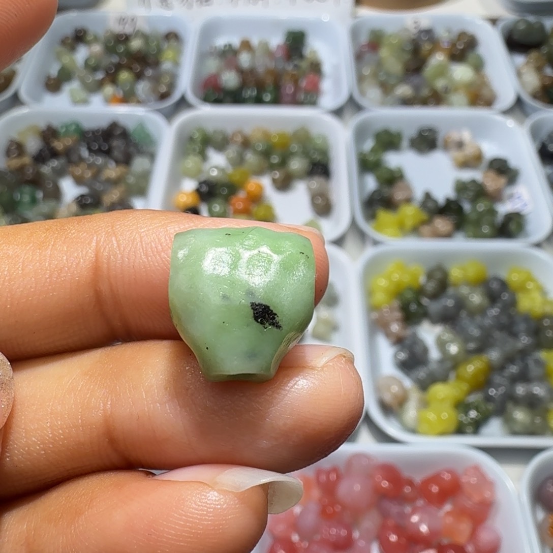 和田玉未镶嵌珠宝奇石