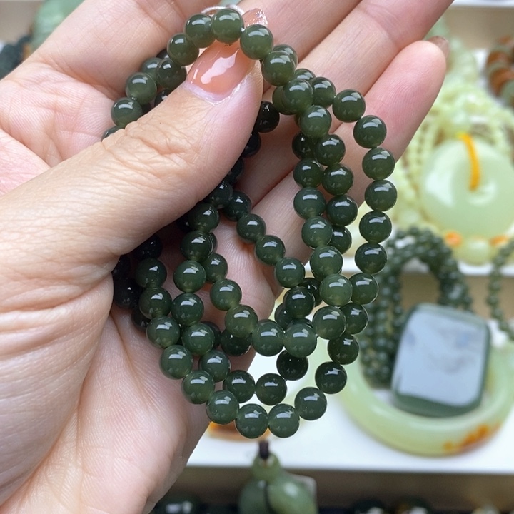 未镶嵌透闪石质玉手串朱*波