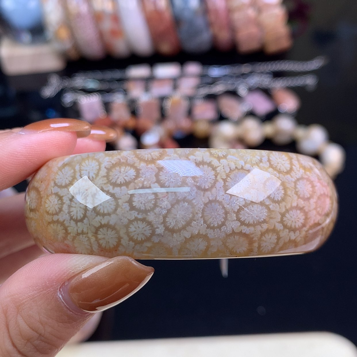 【闪购商品】颈饰未镶嵌硅化珊瑚（珊瑚玉）精美豹纹手镯55.3（27号）