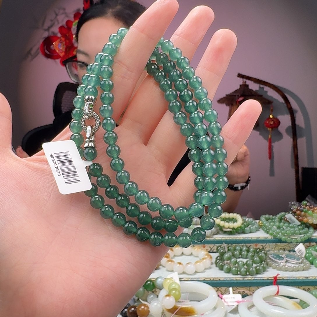 翡翠颈饰未镶嵌手串