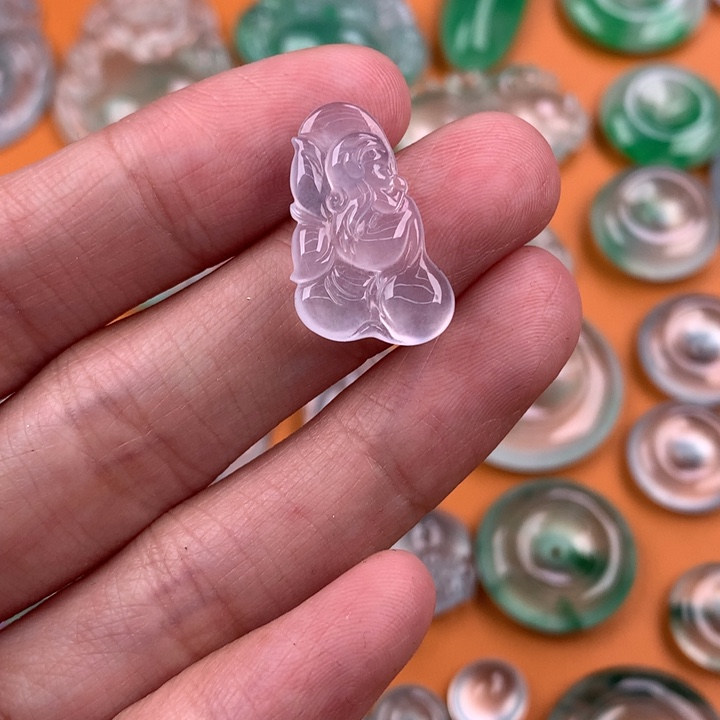 翡翠挂件未镶嵌….