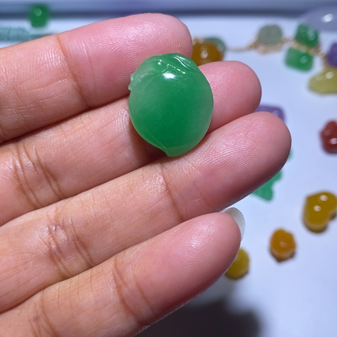 颈饰未镶嵌翡翠健**乐