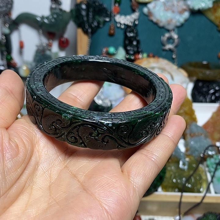 十***一翡翠未镶嵌吊坠(赠链)