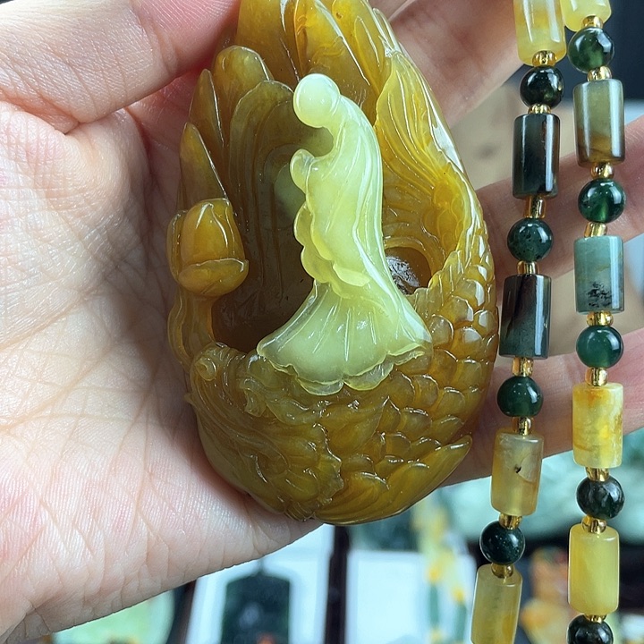 蛇纹石玉颈饰未镶嵌