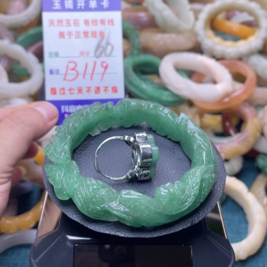 【闪购商品】未镶嵌手镯（圆镯）石英质玉