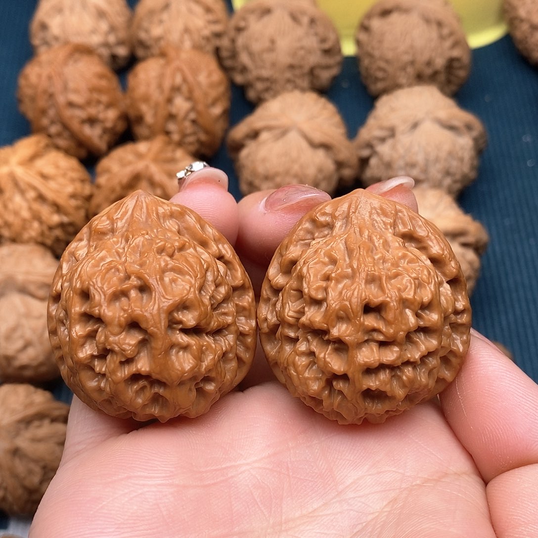 文玩核桃吊坠雪狮