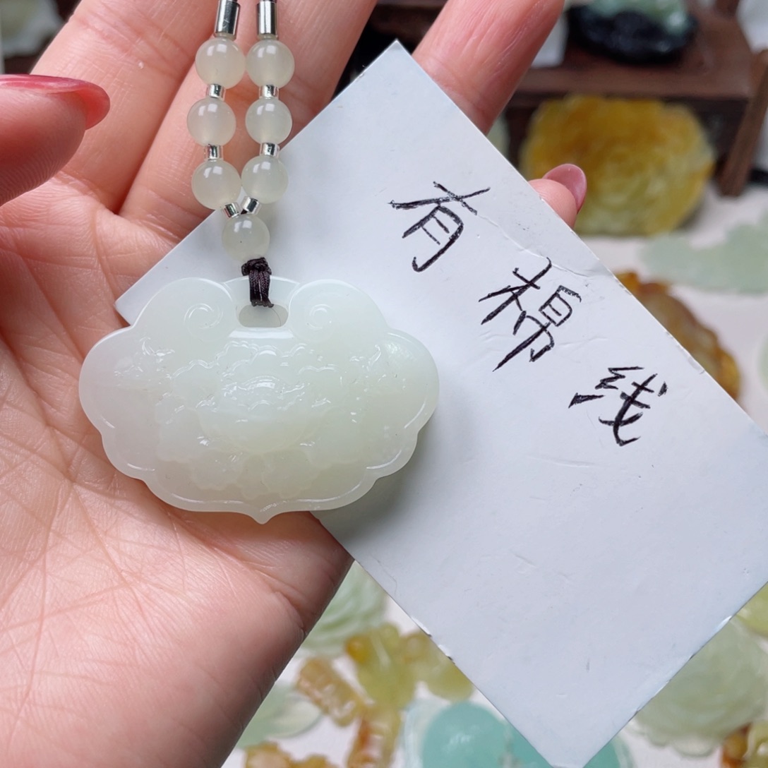 蛇纹石玉颈饰未镶嵌