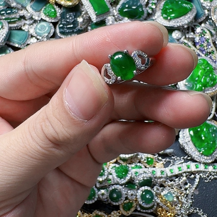 翡翠颈饰未镶嵌天然A货翡翠放漏