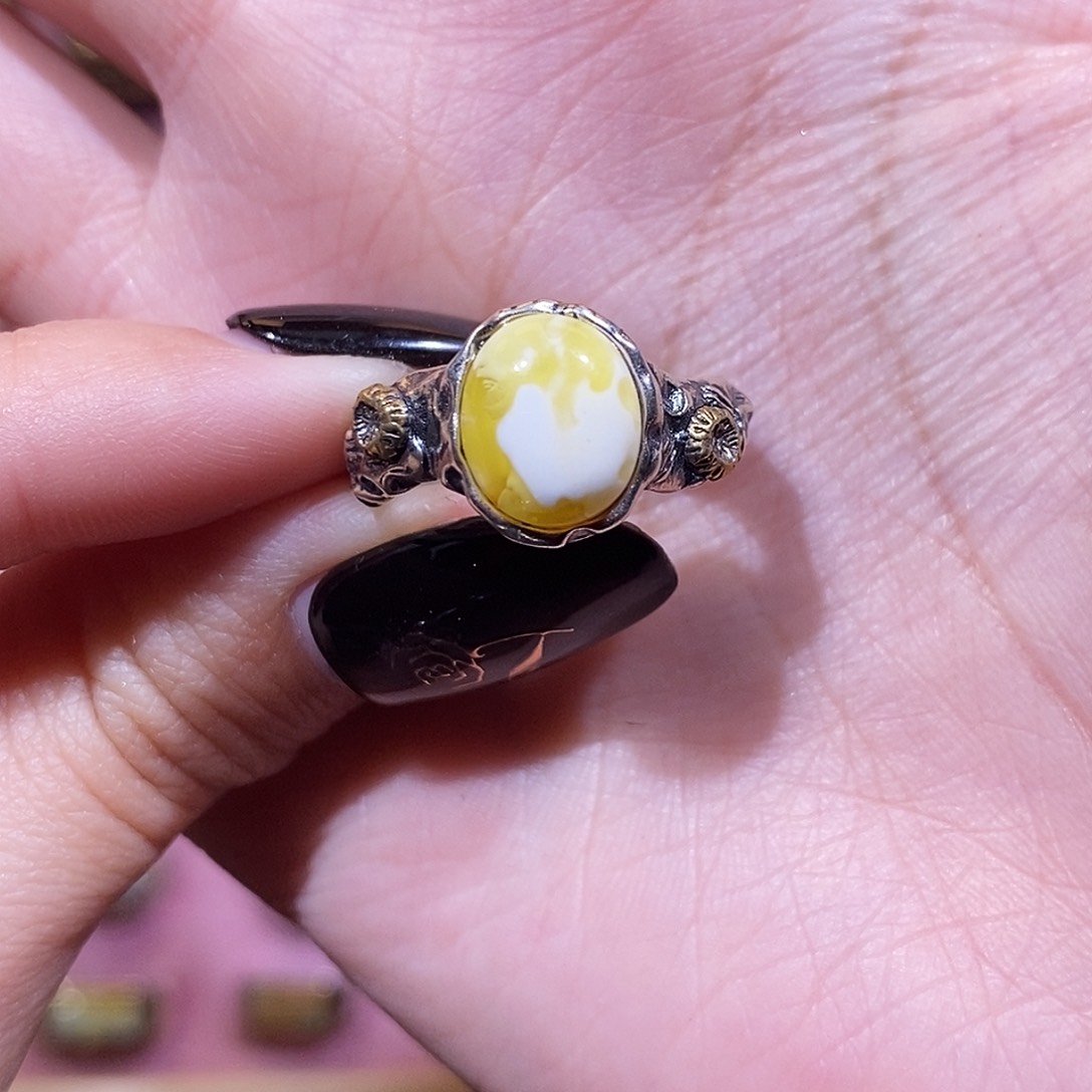 琥珀戒指银S925镶嵌T***。戒指