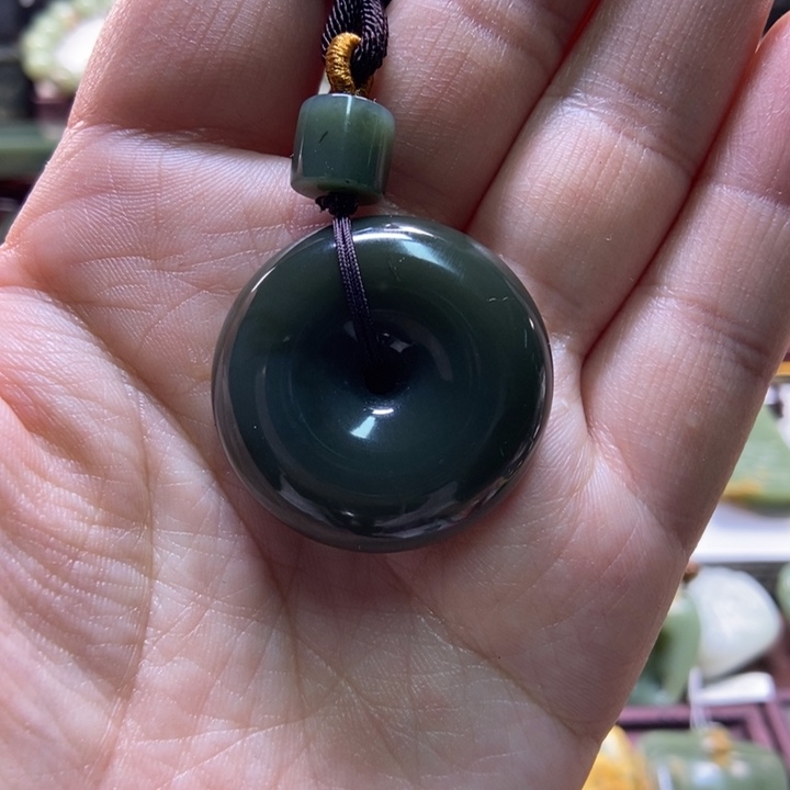 吊坠(赠链)未镶嵌岫岩老玉（透闪石质玉）