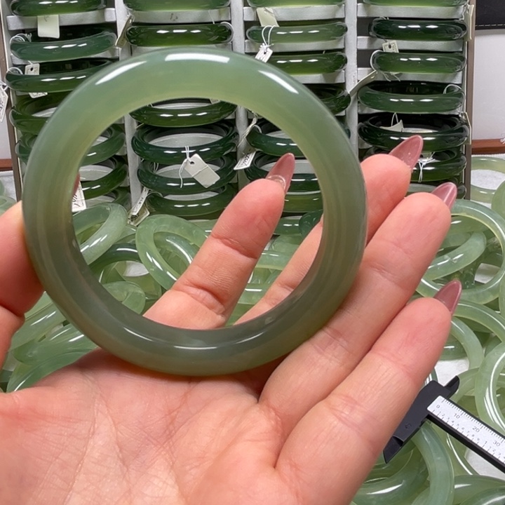 朵****岫玉未镶嵌手镯天然岫玉手镯