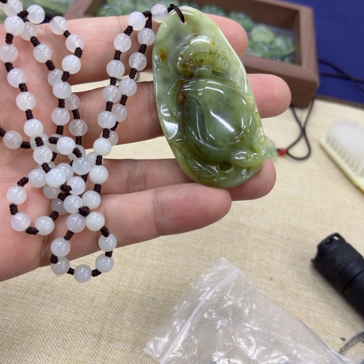 岫玉颈饰未镶嵌吊坠
