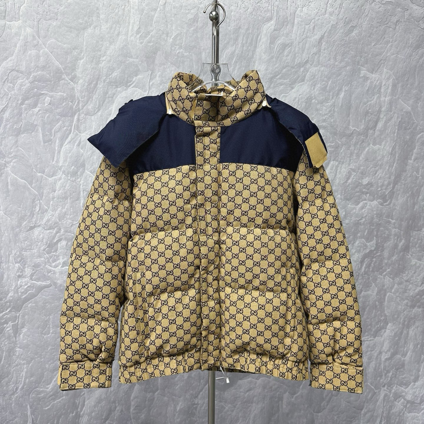 未使用 GUCCI/古驰 满印双G连帽羽绒服外套 44码 D17279