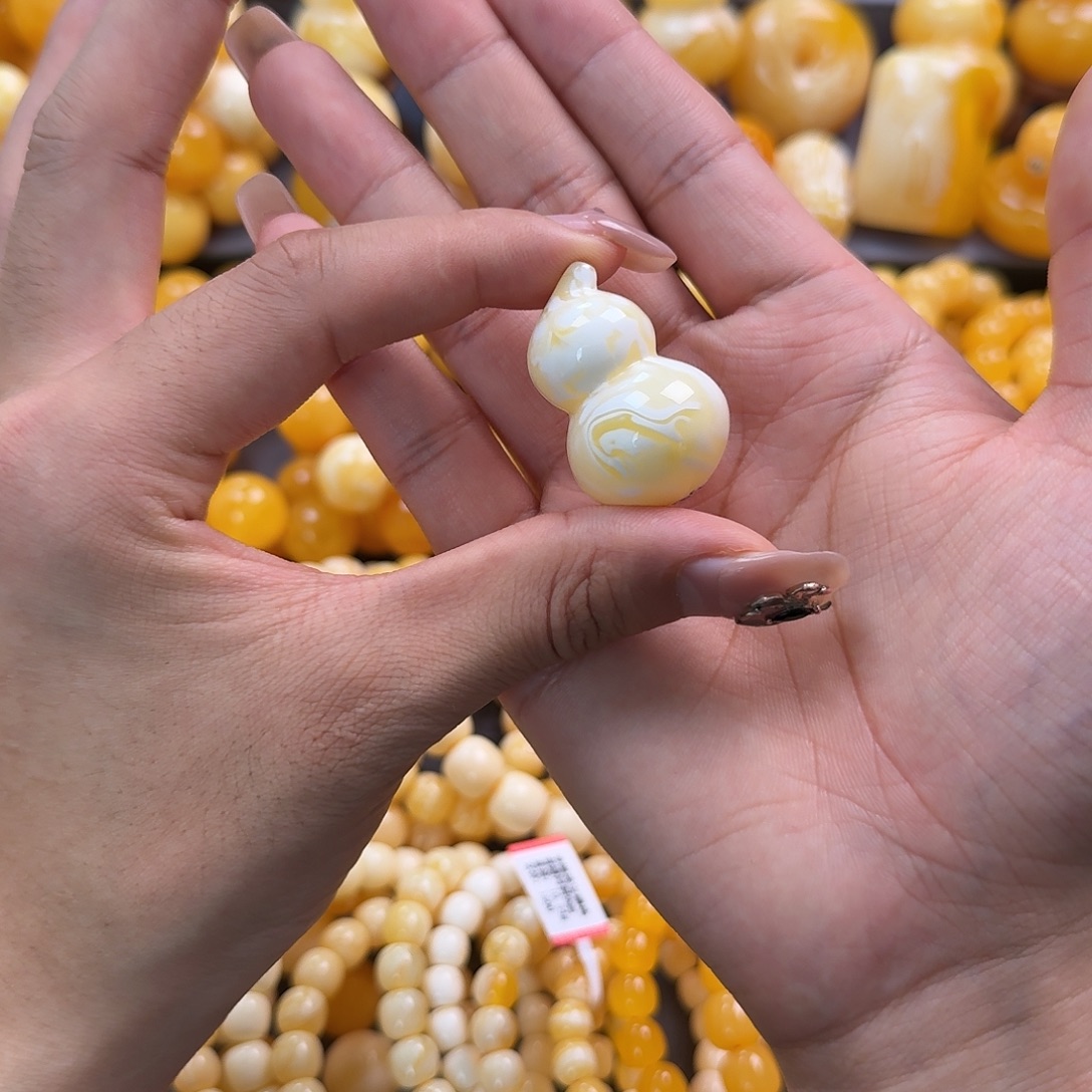 蜜蜡未镶嵌珠宝奇石9.7g