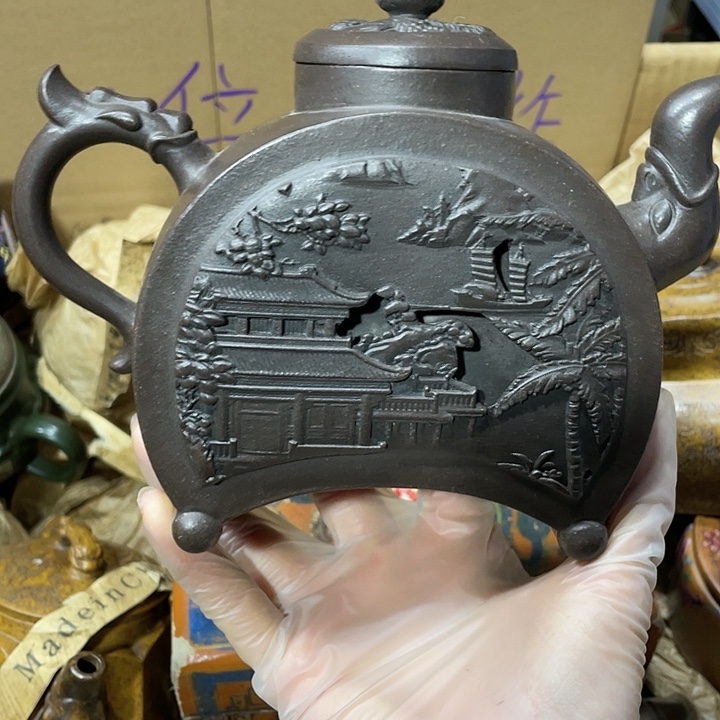 茶壶紫砂原矿泥料，纯手工制作的一把紫砂壶。