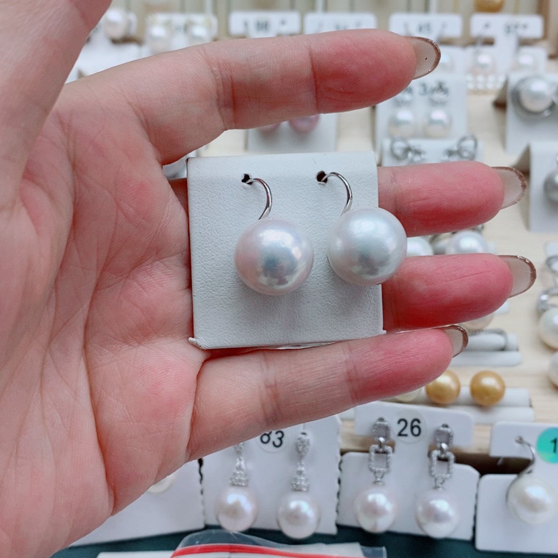 昊***昊银S925镶嵌淡水珍珠耳饰
