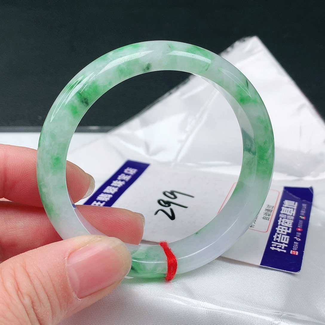 翡翠手镯未镶嵌翡翠