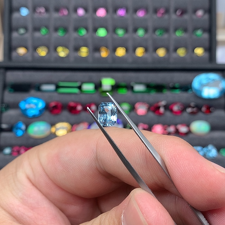 海蓝宝石裸石方形1.2ct圣玛利亚