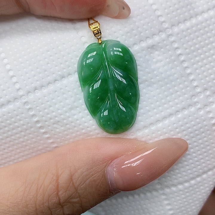 颈饰18K金镶嵌翡翠