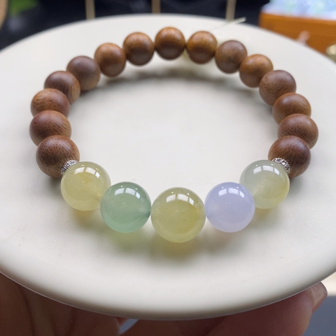 沉香木手串翡翠搭配沉香木手串