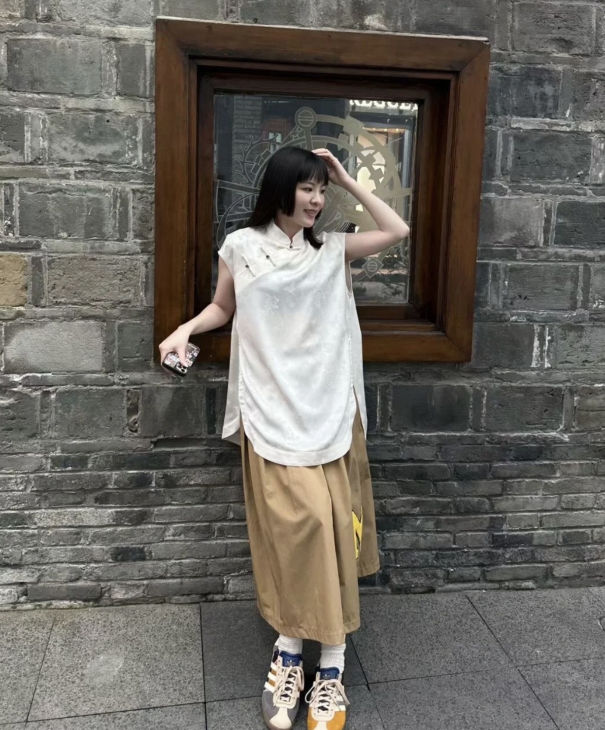 设计师品牌~2025年夏季新款新中式盘扣提花无袖醋酸修身衬衫