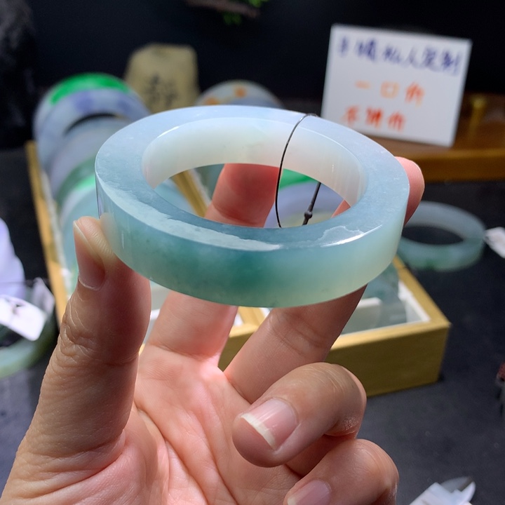 定制翡翠未镶嵌翡翠手镯