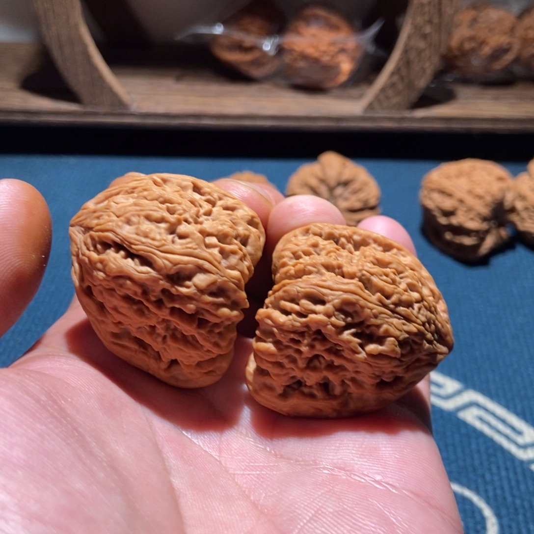 金***文玩核桃吊坠南疆