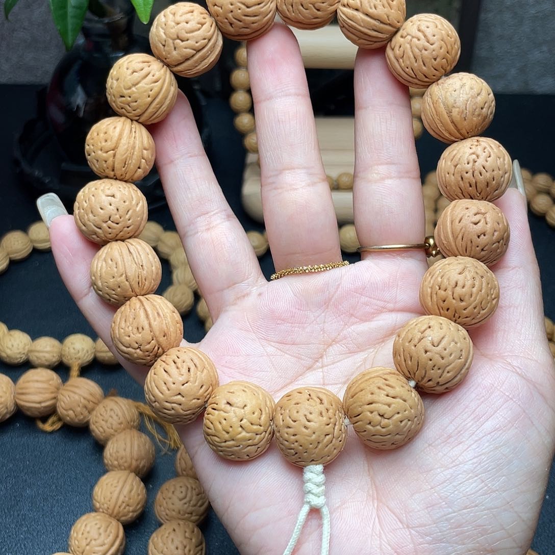 东18野生灯笼滴溜圆桃核