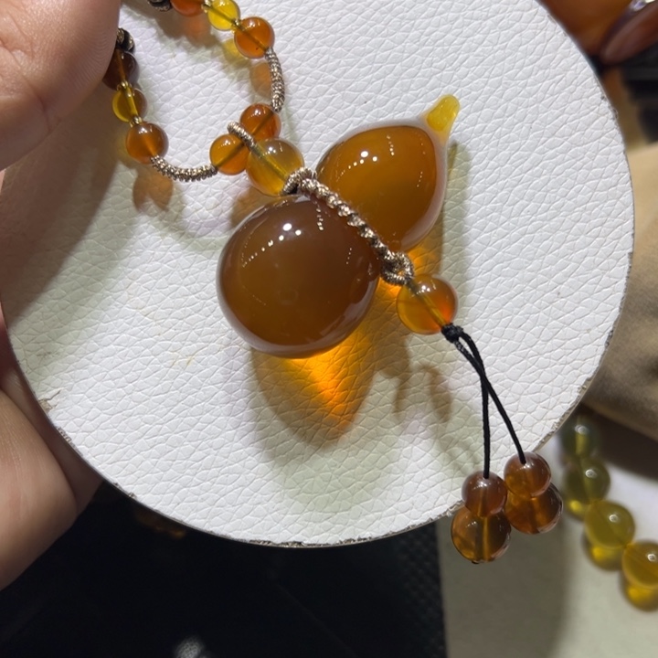琥珀未镶嵌颈饰琥珀吊坠