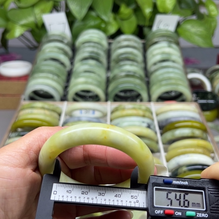 蛇纹石玉未镶嵌手镯24