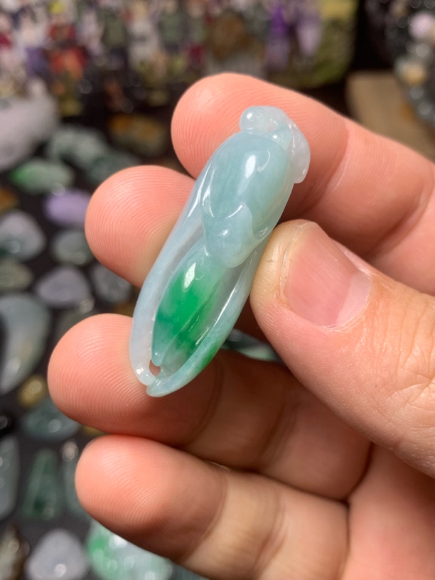 阳绿色花特色玉兰花挂件天然翡翠A货尺寸：44×14.6×15.2mm