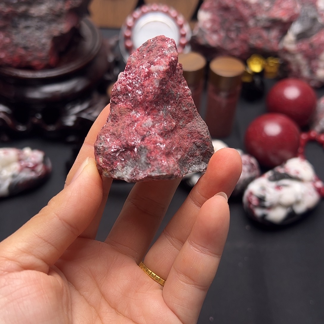 天然辰砂天然朱砂原石毛料