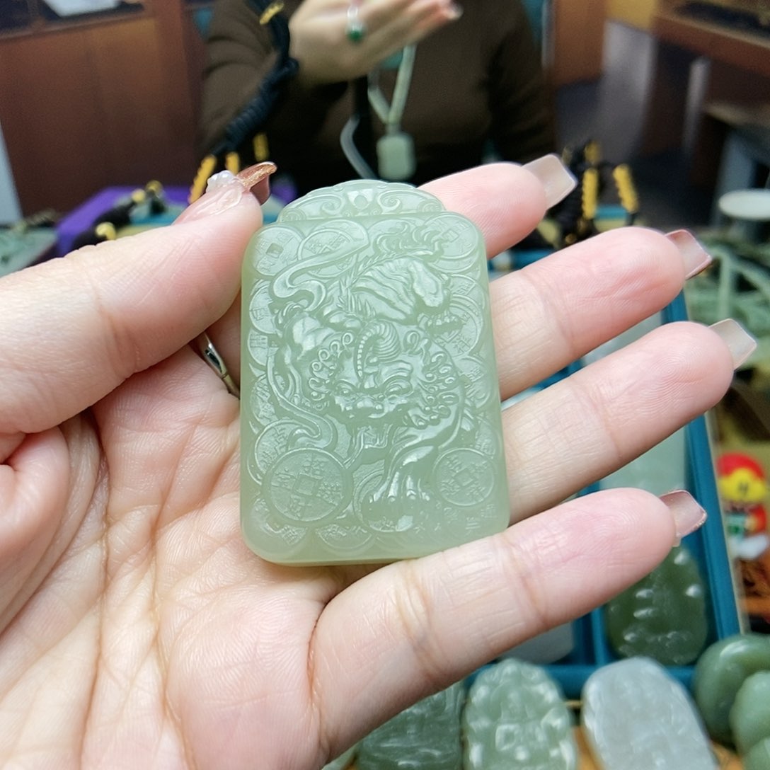 和田玉颈饰未镶嵌只**此