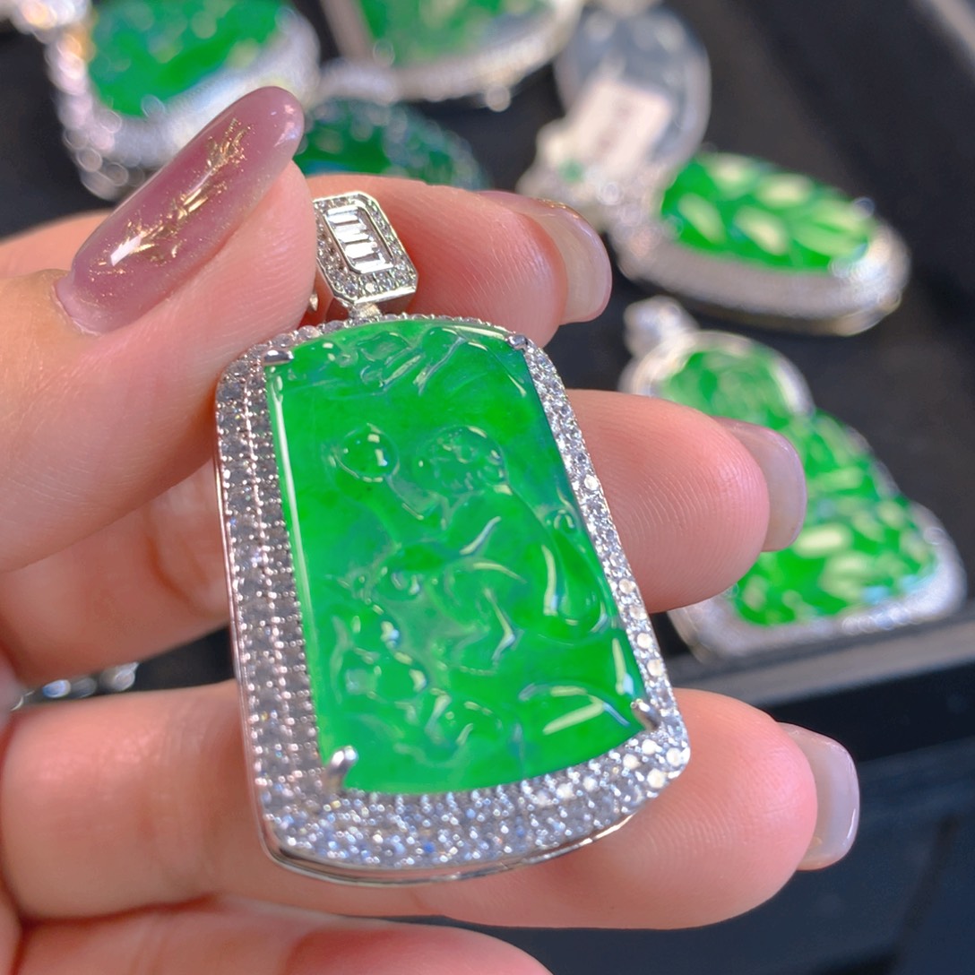 翡翠颈饰未镶嵌翡翠