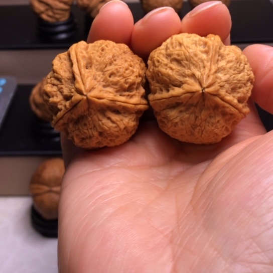 文玩核桃把件粗筋大三楞15