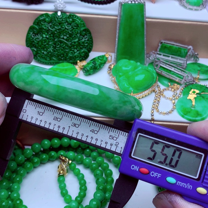 翡翠手镯未镶嵌手镯