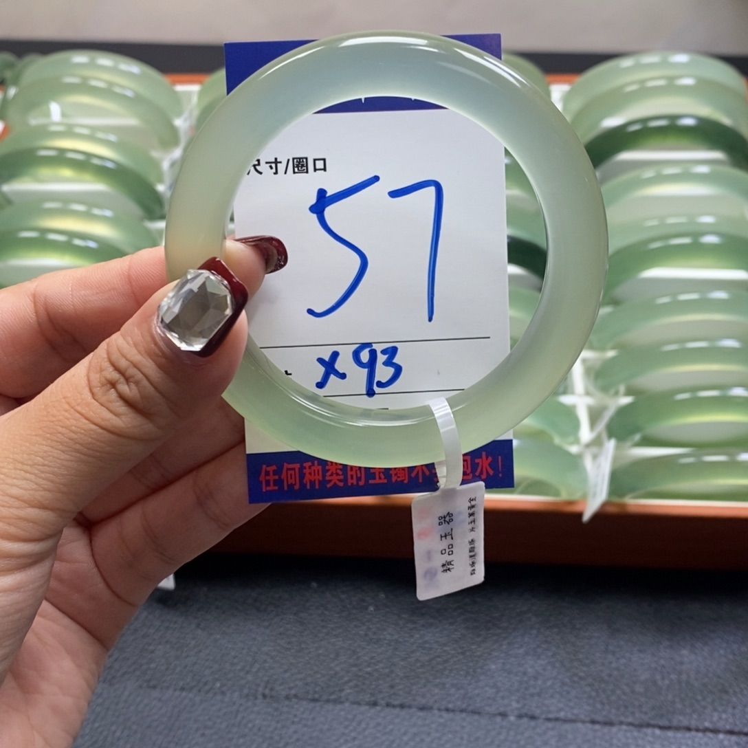 肥***i蛇纹石玉未镶嵌手镯