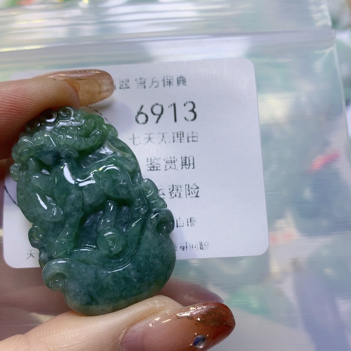 翡翠颈饰未镶嵌翡翠