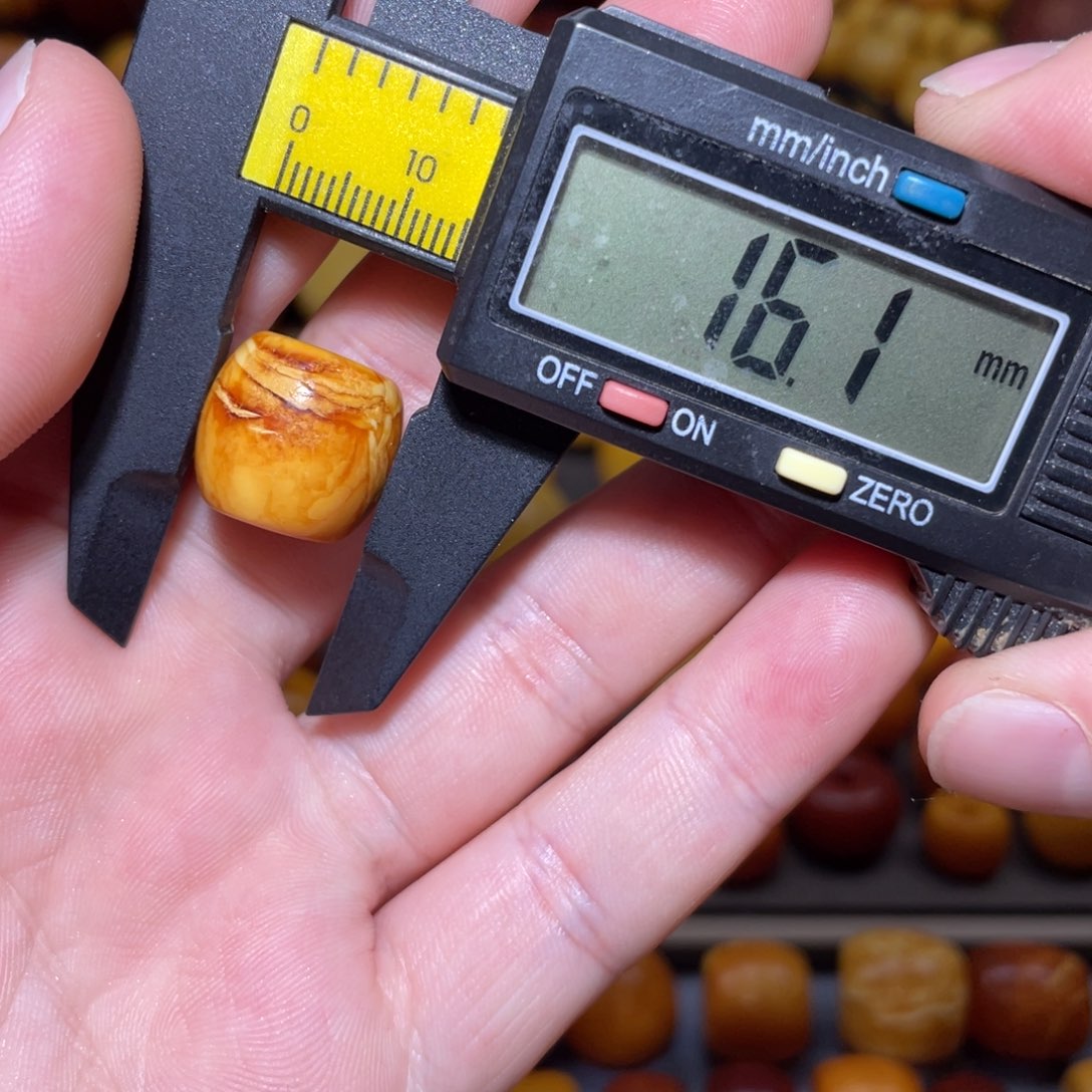 琥珀未镶嵌裸石马蹄