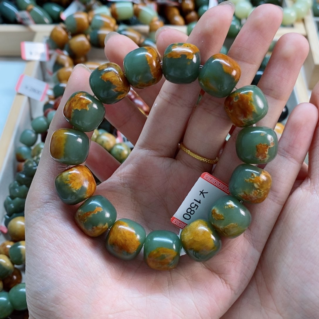 透闪石质玉手串未镶嵌彦****生