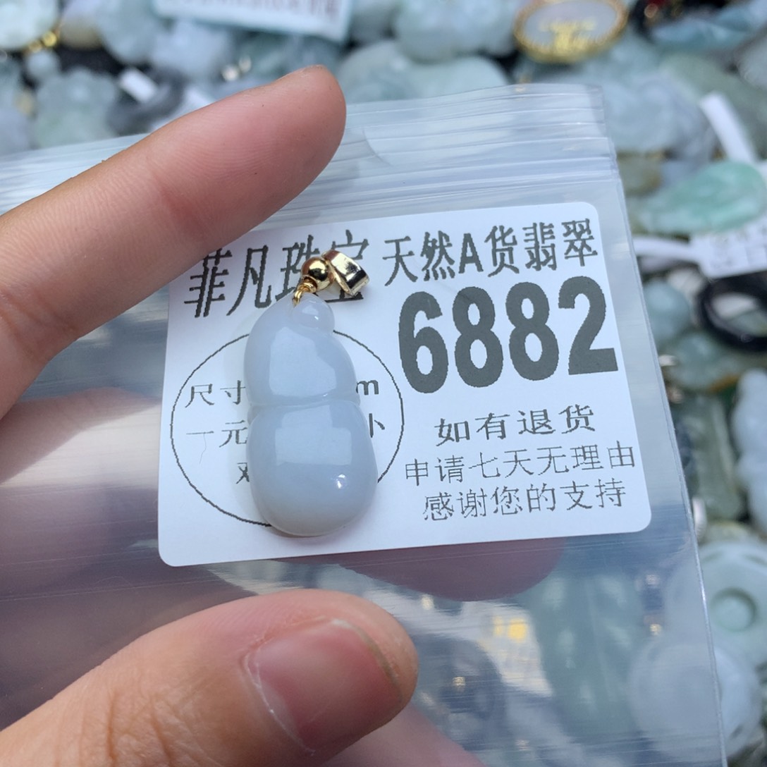 翡翠颈饰未镶嵌6882。