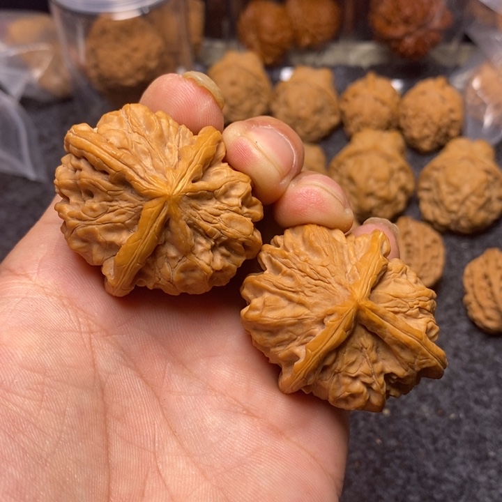 文玩核桃吊坠46玉玺三棱