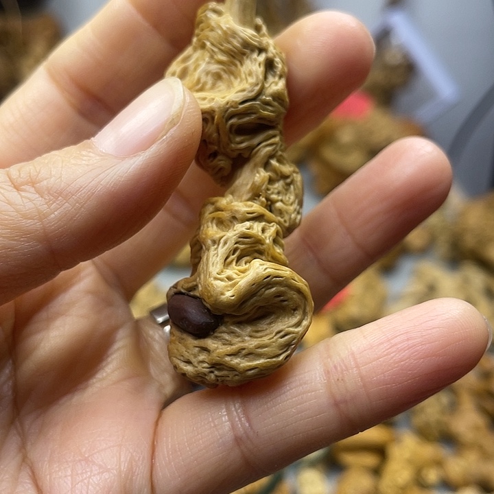 精品降龙木手把件aaa