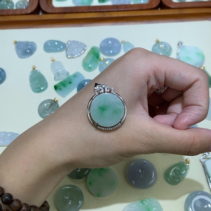 颈饰银S925镶嵌翡翠圆牌