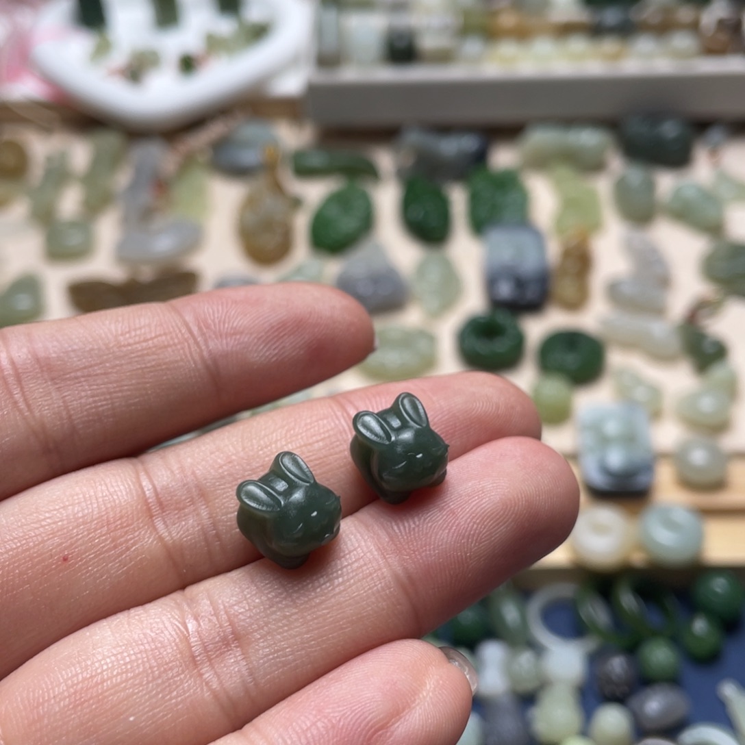 和田玉未镶嵌颈饰一对