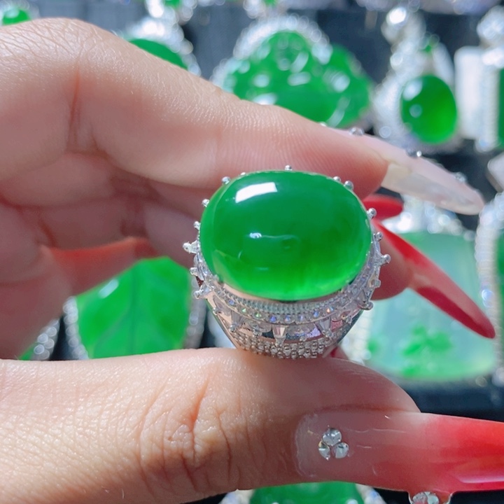 翡翠颈饰未镶嵌