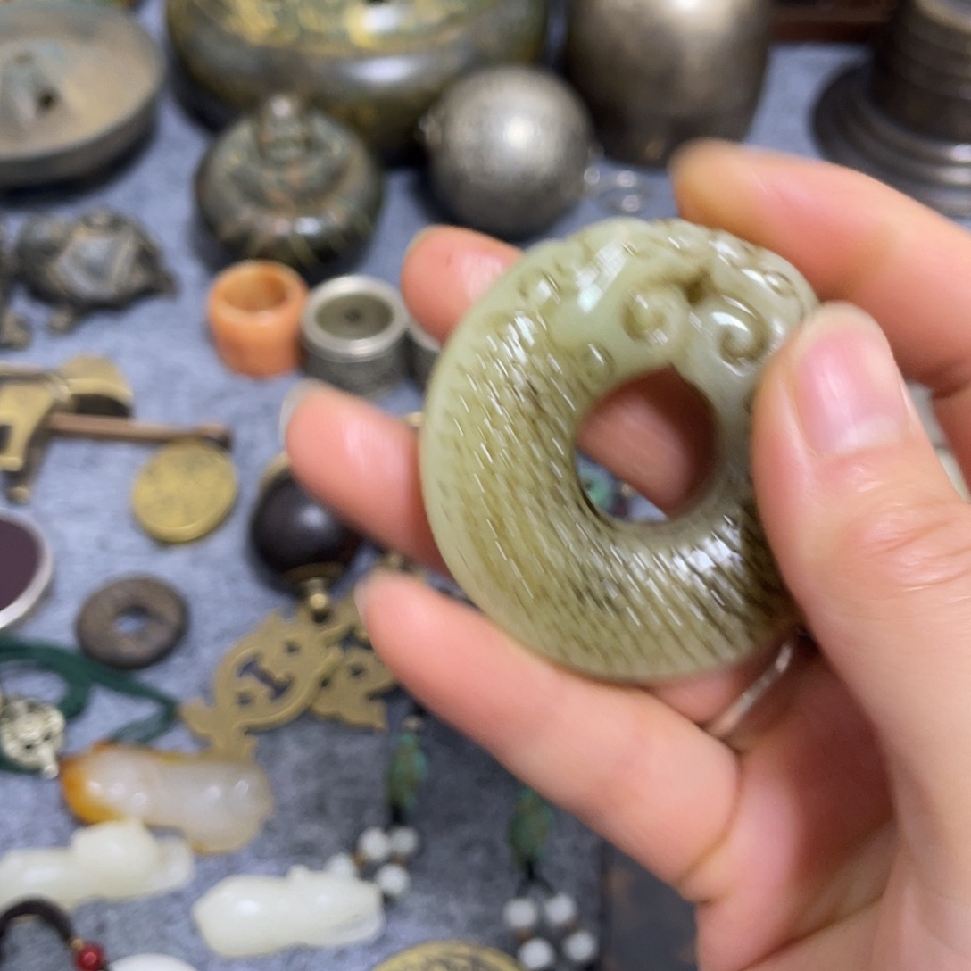 小***河铜摆件一个小物件。 