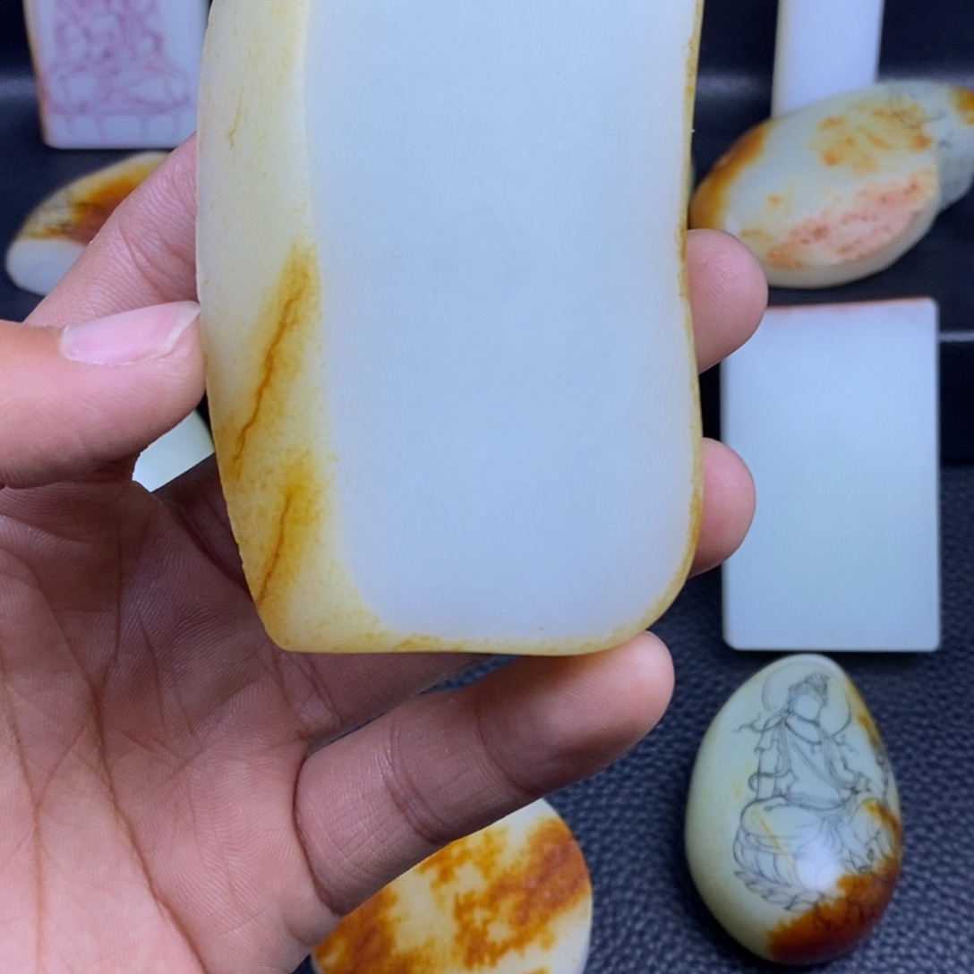 未镶嵌吊坠定制和田玉程*