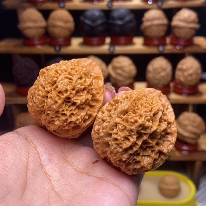 文玩核桃吊坠铁绣球19