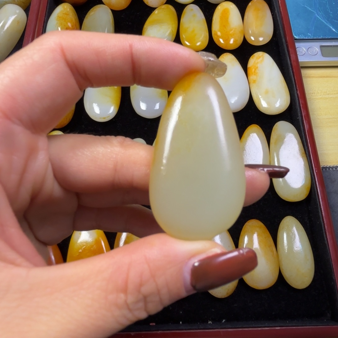 .***℃和田玉未镶嵌颈饰